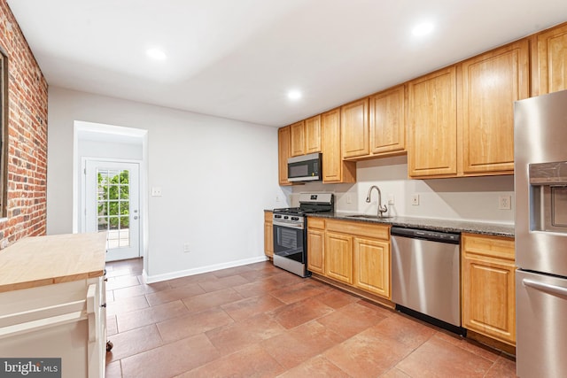 1622 E Clement St, Baltimore, MD 21230 - kitchen featuring stainless steel appliances, a sink, recessed lighting, baseboards, and dark stone countertops