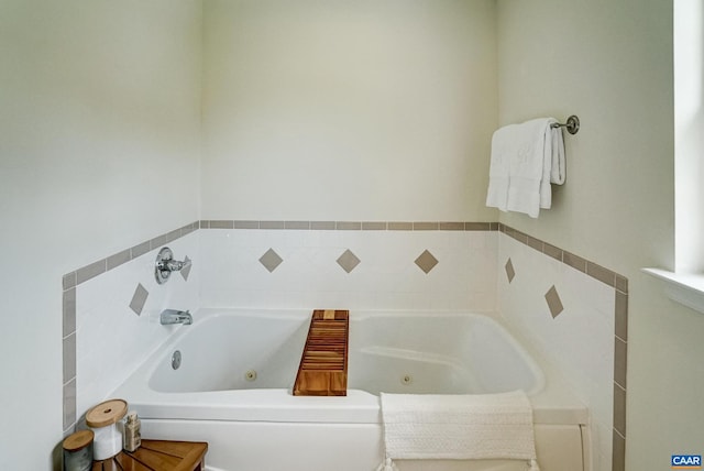 332 Overview St, Waynesboro, VA 22980 - bathroom featuring a jetted tub