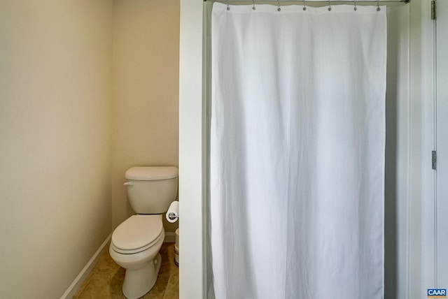 332 Overview St, Waynesboro, VA 22980 - full bathroom featuring toilet, baseboards, tile patterned flooring, and a shower with curtain