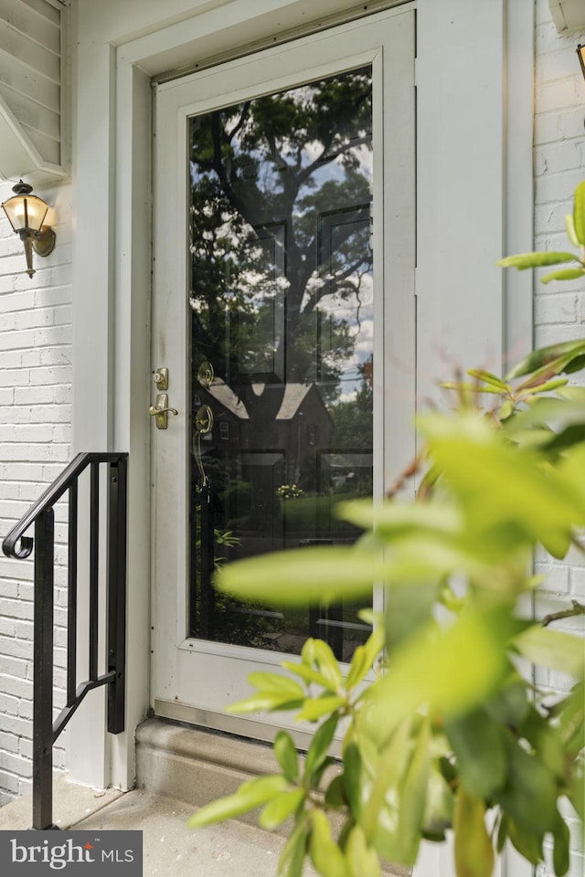 534 Hillcrest Ave, Glenside, PA 19038 - property entrance with brick siding