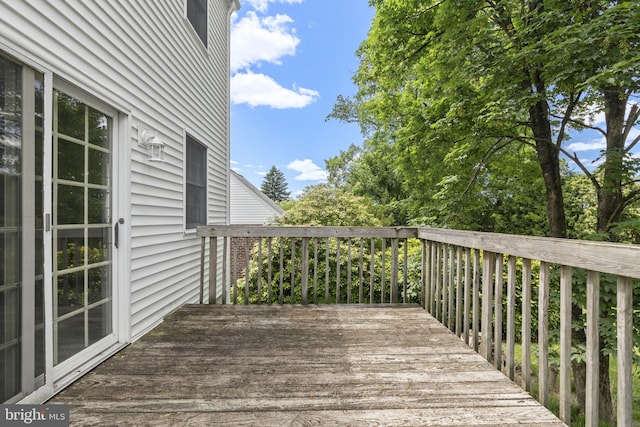 534 Hillcrest Ave, Glenside, PA 19038 - view of wooden deck