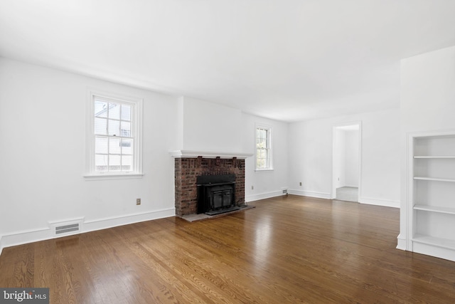 534 Hillcrest Ave, Glenside, PA 19038 - unfurnished living room featuring wood finished floors and baseboards