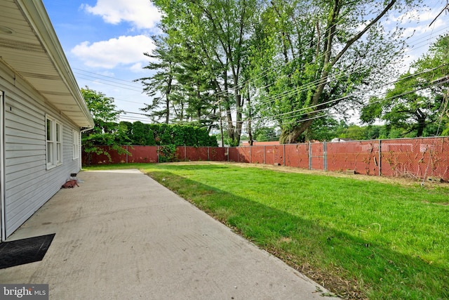 95 Twin Oak Dr, Levittown, PA 19056 - view of yard with a patio