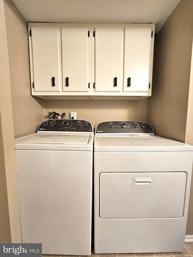5200 Hilltop Dr Unit Bb-17, Brookhaven, PA 19015 - laundry room featuring washing machine and dryer and cabinet space
