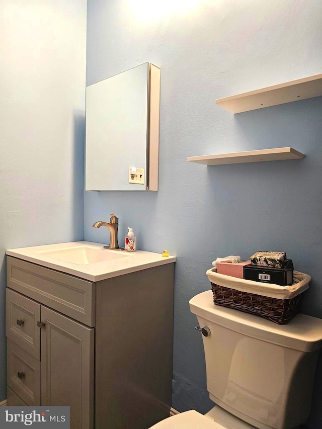 5200 Hilltop Dr Unit Bb-17, Brookhaven, PA 19015 - bathroom featuring vanity and toilet