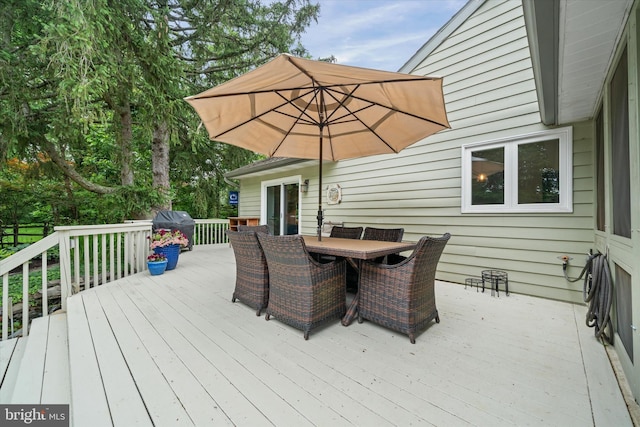 114 W Pembrey Dr, Wilmington, DE 19803 - deck with outdoor dining area