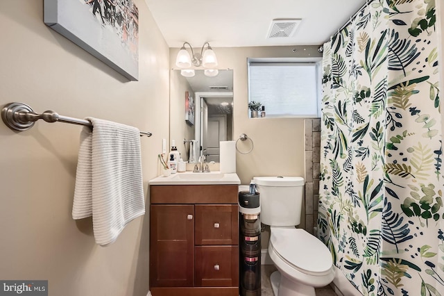 3203 Beverly Rd, Baltimore, MD 21214 - full bathroom featuring toilet, vanity, and a shower with curtain