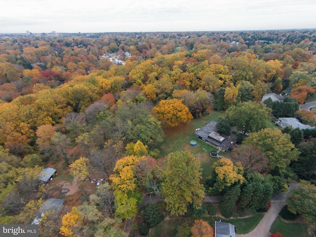 6101 Gentry Ln, Baltimore, MD 21210 - aerial view of property and surrounding area featuring a heavily wooded area