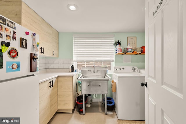 6109 Houston Ct, Alexandria, VA 22310 - laundry room featuring washer / clothes dryer