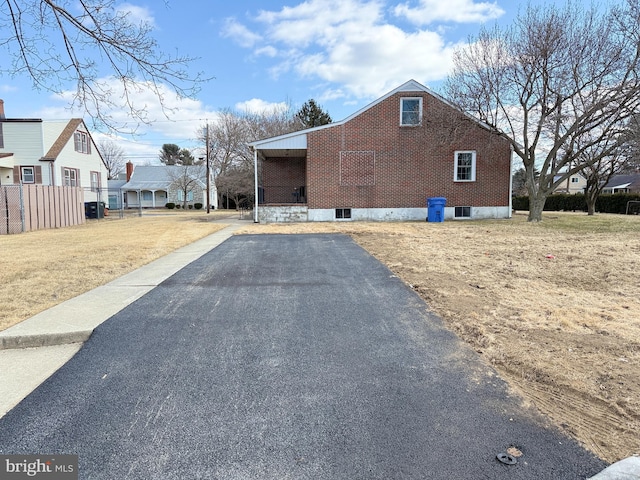 943 Columbus Rd, Burlington, NJ 08016 - view of side of home with driveway and brick siding