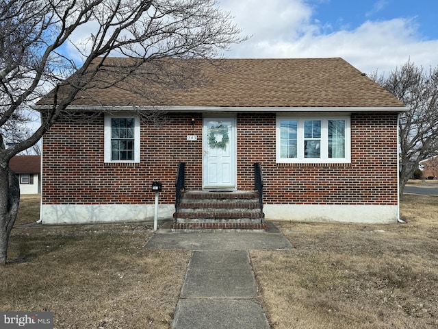 943 Columbus Rd, Burlington, NJ 08016 - bungalow-style house featuring brick siding and a shingled roof