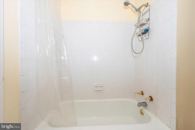 28 N Altamont Ave, Thurmont, MD 21788 - bathroom with shower / bath combo with shower curtain