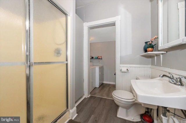 28 N Altamont Ave, Thurmont, MD 21788 - bathroom with washer and clothes dryer, a shower stall, wood finished floors, a wainscoted wall, and toilet