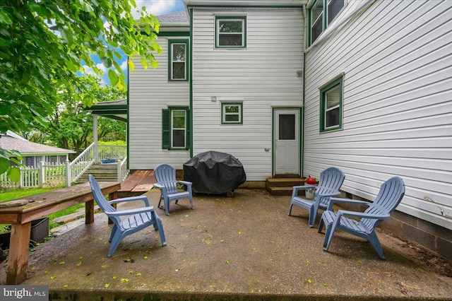 28 N Altamont Ave, Thurmont, MD 21788 - back of property with entry steps and a patio area
