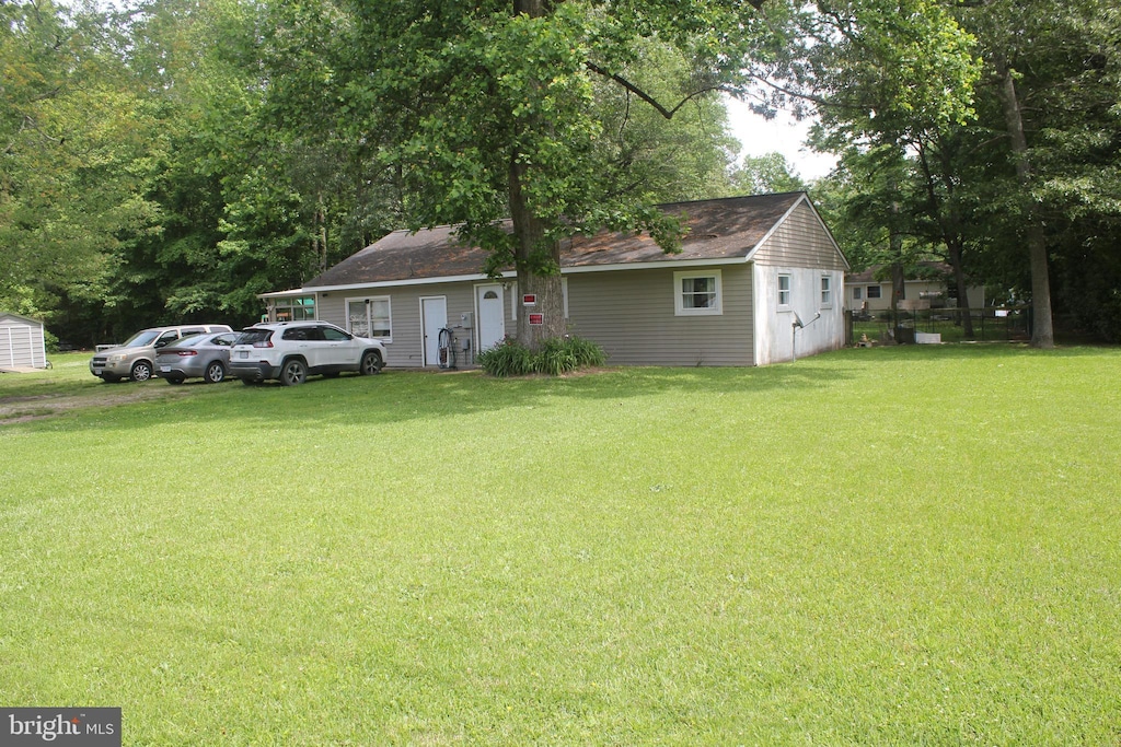 12455 Beech Trl, Gloucester, VA 23061 - ranch-style house featuring a front yard and a shingled roof
