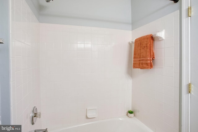 8859 Howland Pl, Bristow, VA 20136 - full bath with bathing tub / shower combination