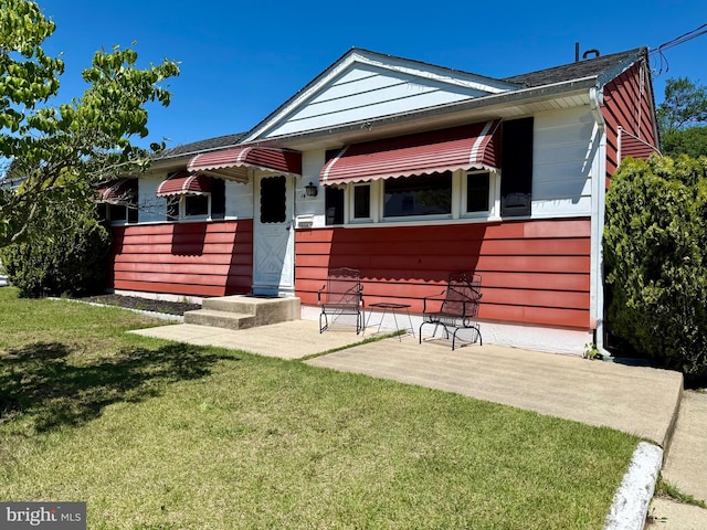 14 Fairmount Ave, Lindenwold, NJ 08021 - back of house featuring a yard and a shingled roof
