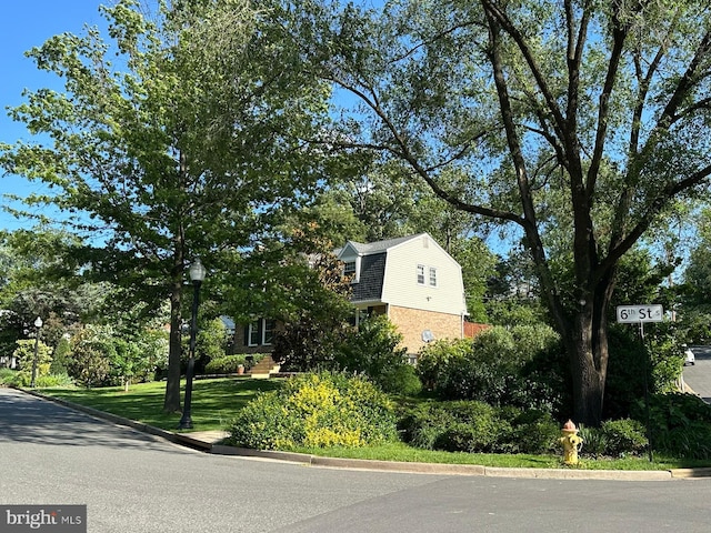 3930 6th St S, Arlington, VA 22204 - view of front of property featuring a gambrel roof and brick siding