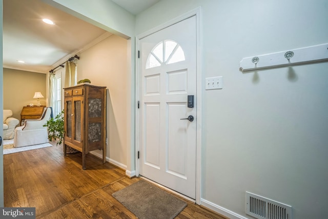 3930 6th St S, Arlington, VA 22204 - foyer featuring wood finished floors and baseboards