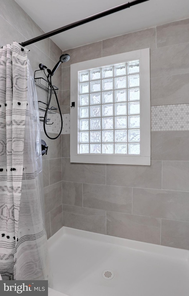 3530 Baker Rd, Westminster, MD 21157 - bathroom featuring a tile shower