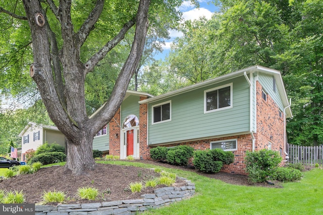 5209 Stonington Dr, Fairfax, VA 22032 - split foyer home with brick siding
