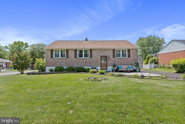 6 Trevett Blvd, Newark, DE 19702 - split foyer home featuring an outdoor hangout area, brick siding, and a patio area