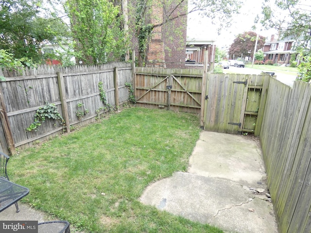503 Division St, Harrisburg, PA 17110 - view of yard with a gate