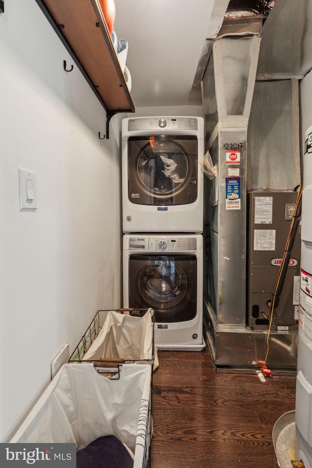 912 N 16th St Unit C, Philadelphia, PA 19130 - laundry area with stacked washer and clothes dryer and wood finished floors