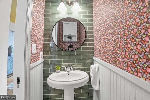 908 Westminster St NW, Washington, DC 20001 - bathroom with wainscoting