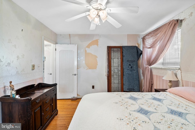 151 Elmtowne Blvd, Hammonton, NJ 08037 - bedroom featuring wallpapered walls, light wood finished floors, a wainscoted wall, and a ceiling fan