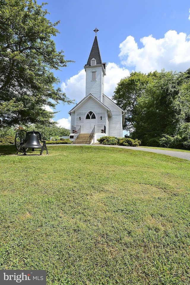 8305 Toll House Rd, Annandale, VA 22003 - view of community with a yard