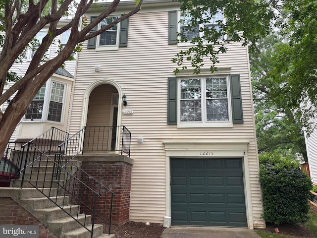 12215 Wye Oak Commons Cir Unit 66, Burke, VA 22015 - traditional-style house featuring a garage and asphalt driveway
