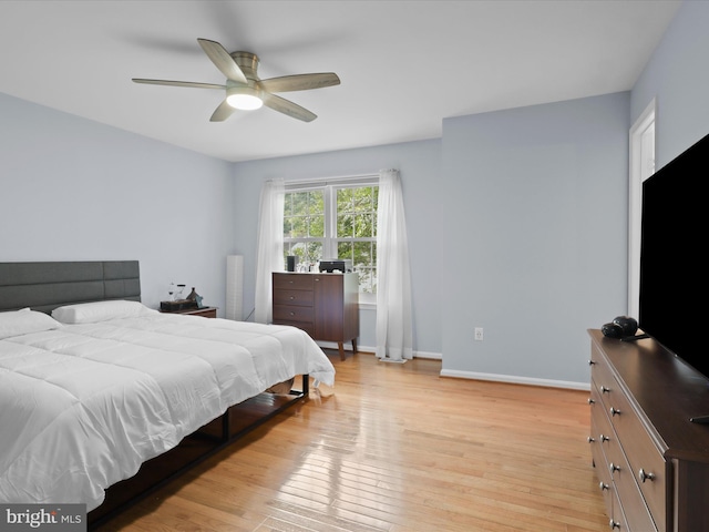 12215 Wye Oak Commons Cir Unit 66, Burke, VA 22015 - bedroom with light wood-type flooring, baseboards, and a ceiling fan