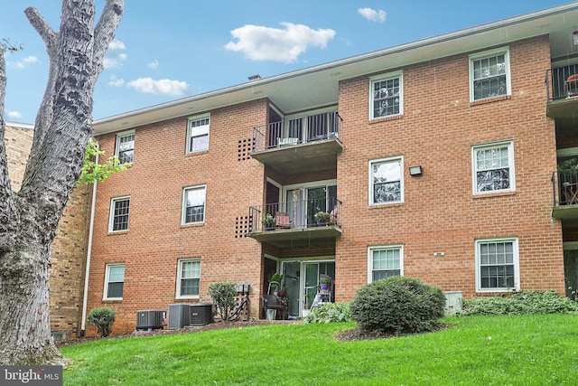 3814 Lyndhurst Dr Unit 203, Fairfax, VA 22031 - view of apartment building / complex featuring cooling unit