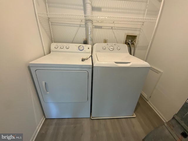 508 Boysenberry Ln, Frederick, MD 21703 - laundry area featuring independent washer and dryer, baseboards, and wood finished floors
