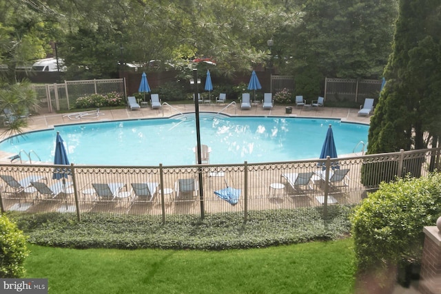 5802 Nicholson Ln Unit 2-407, Rockville, MD 20852 - community pool with a patio