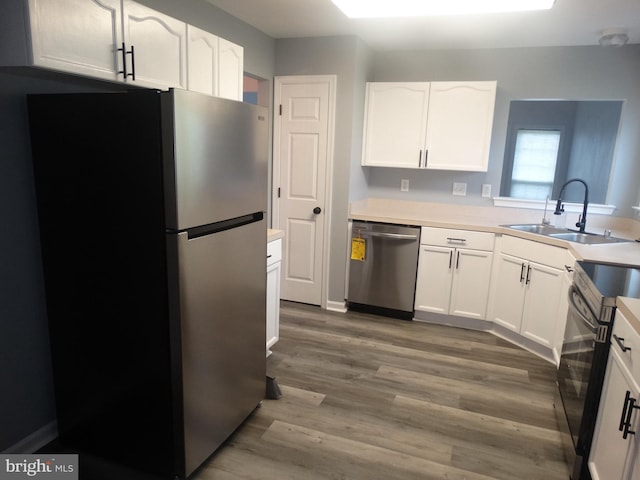 112 Colton Ct, Smithsburg, MD 21783 - kitchen with stainless steel appliances, a sink, and white cabinets