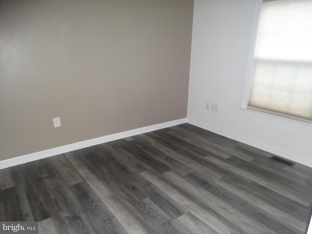 112 Colton Ct, Smithsburg, MD 21783 - unfurnished room featuring dark wood finished floors and baseboards