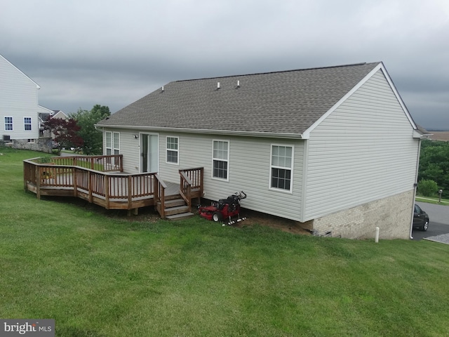112 Colton Ct, Smithsburg, MD 21783 - back of house featuring a wooden deck, roof with shingles, and a yard
