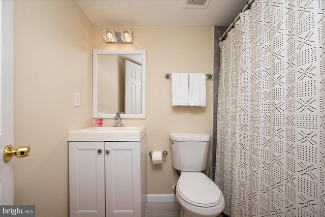 1005 Madison Ct, Annapolis, MD 21403 - bathroom with vanity, toilet, and curtained shower