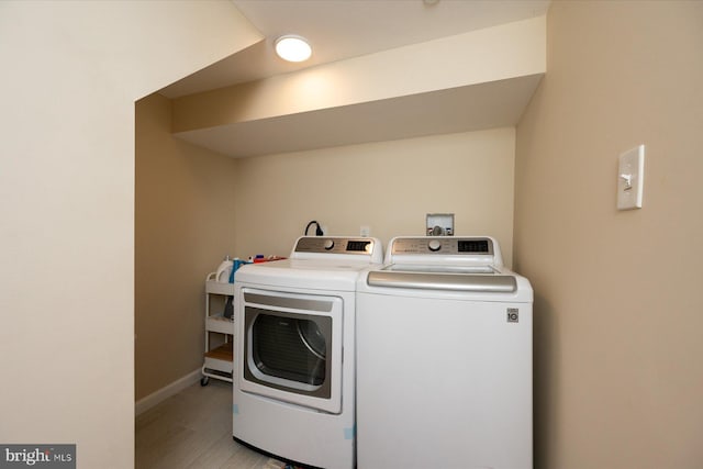1005 Madison Ct, Annapolis, MD 21403 - laundry room featuring washer and dryer, baseboards, and light wood-style floors