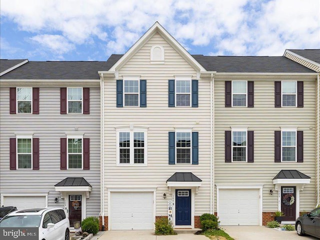 107 Lookout Way, Fredericksburg, VA 22405 - multi unit property featuring concrete driveway, a garage, and brick siding