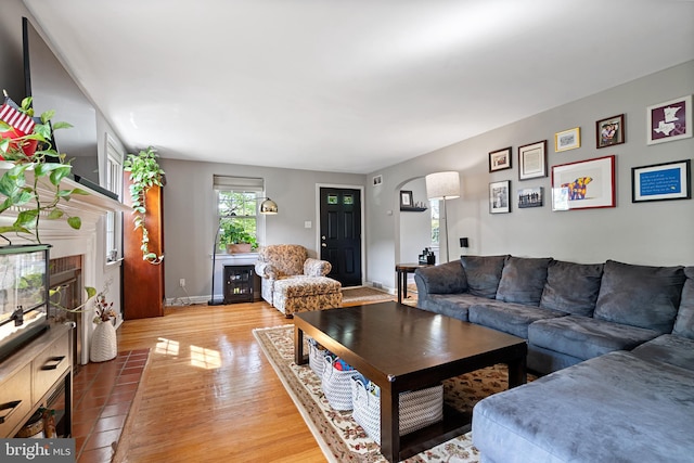 915 Edgewood Dr, Springfield, PA 19064 - living area featuring wood finished floors and baseboards
