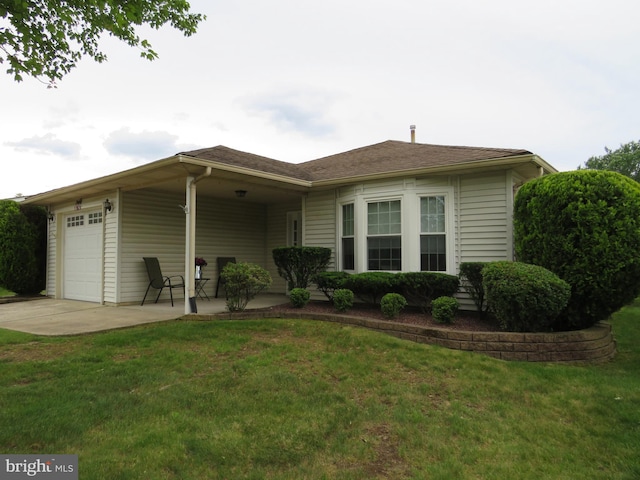 15 Meadowwood Ct, Columbus, NJ 08022 - view of front facade featuring a garage, a front yard, and driveway