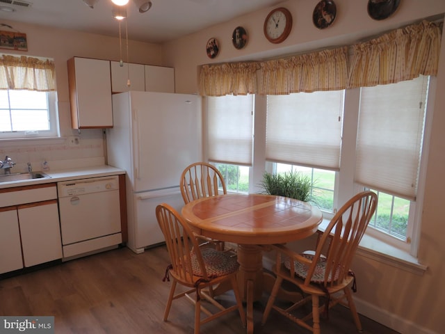 15 Meadowwood Ct, Columbus, NJ 08022 - dining space featuring light wood finished floors