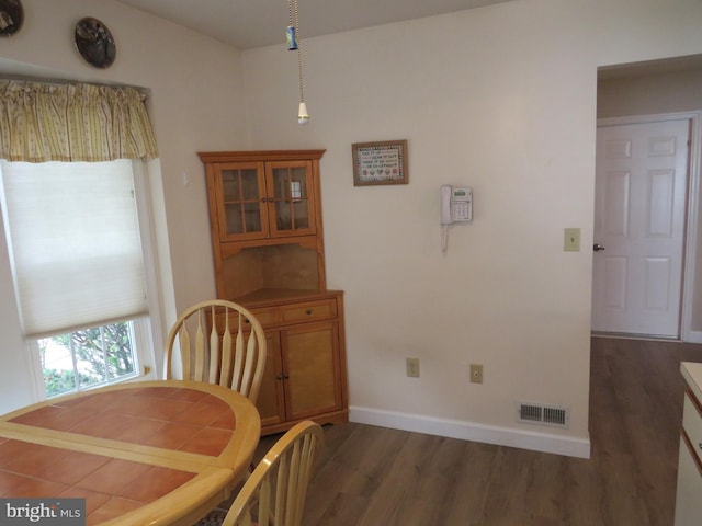 15 Meadowwood Ct, Columbus, NJ 08022 - dining room featuring dark wood-style flooring and baseboards
