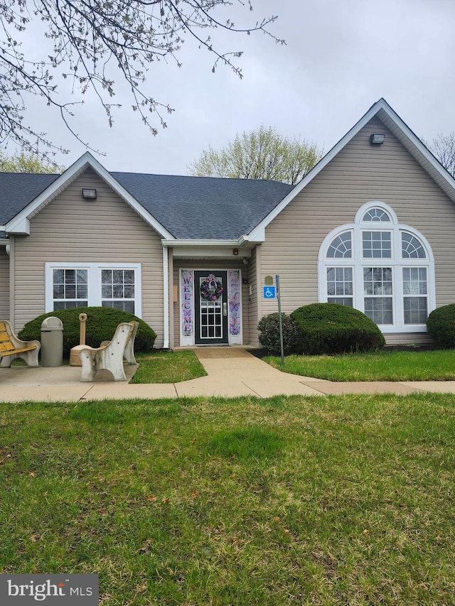 45 Freedom Ln, Bensalem, PA 19020 - ranch-style home with a front yard and a shingled roof