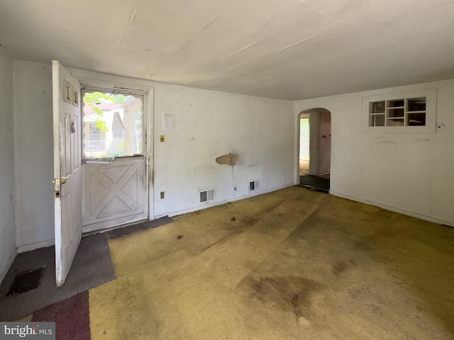 1228 Pacific Ave, Bristol, PA 19007 - foyer with arched walkways and baseboards