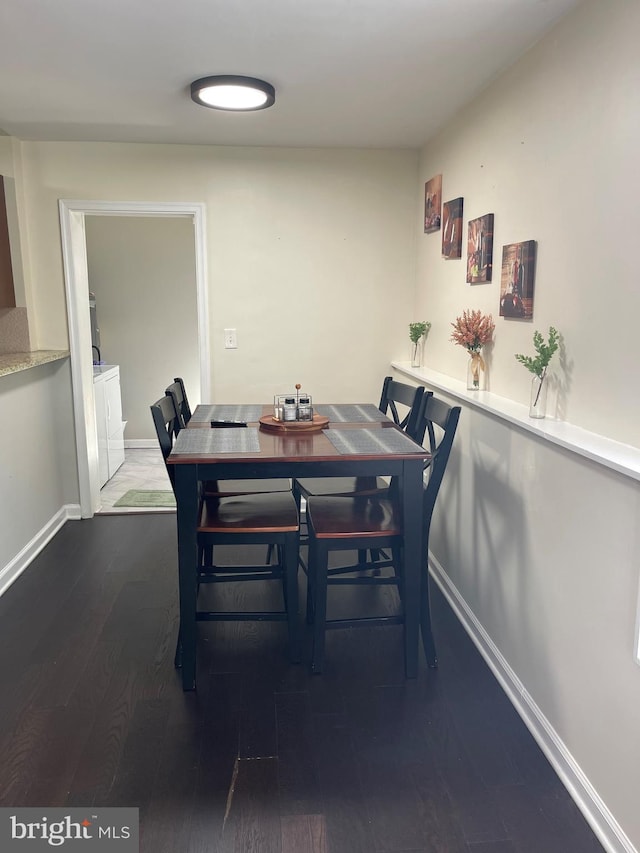 1604 Manning Rd, Glen Burnie, MD 21061 - dining space featuring washing machine and clothes dryer, wood finished floors, and baseboards