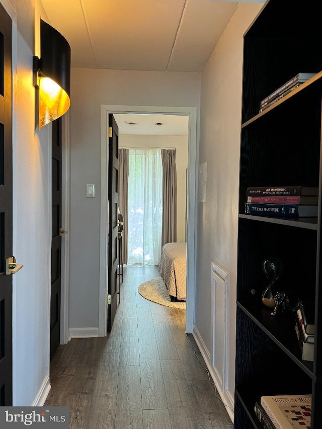 2622 Wagon Dr Unit 319, Alexandria, VA 22303 - hall featuring dark wood-style flooring and baseboards